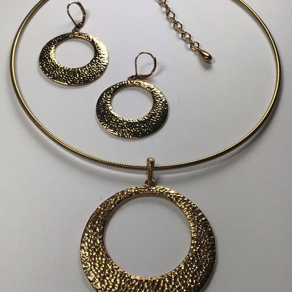 Gold Textured Choker Necklace with Circular Pendant and Matching Earrings